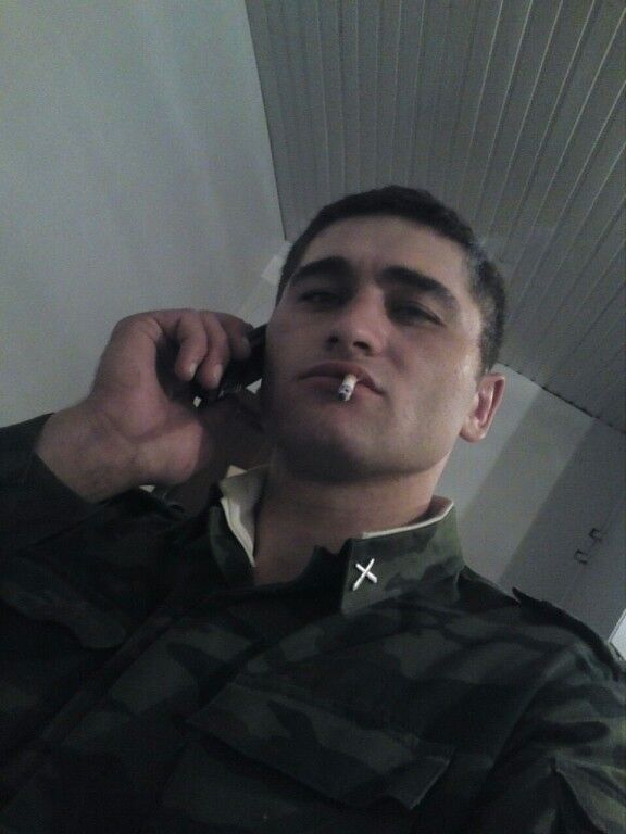  19869092  Gadji, 40 ,    