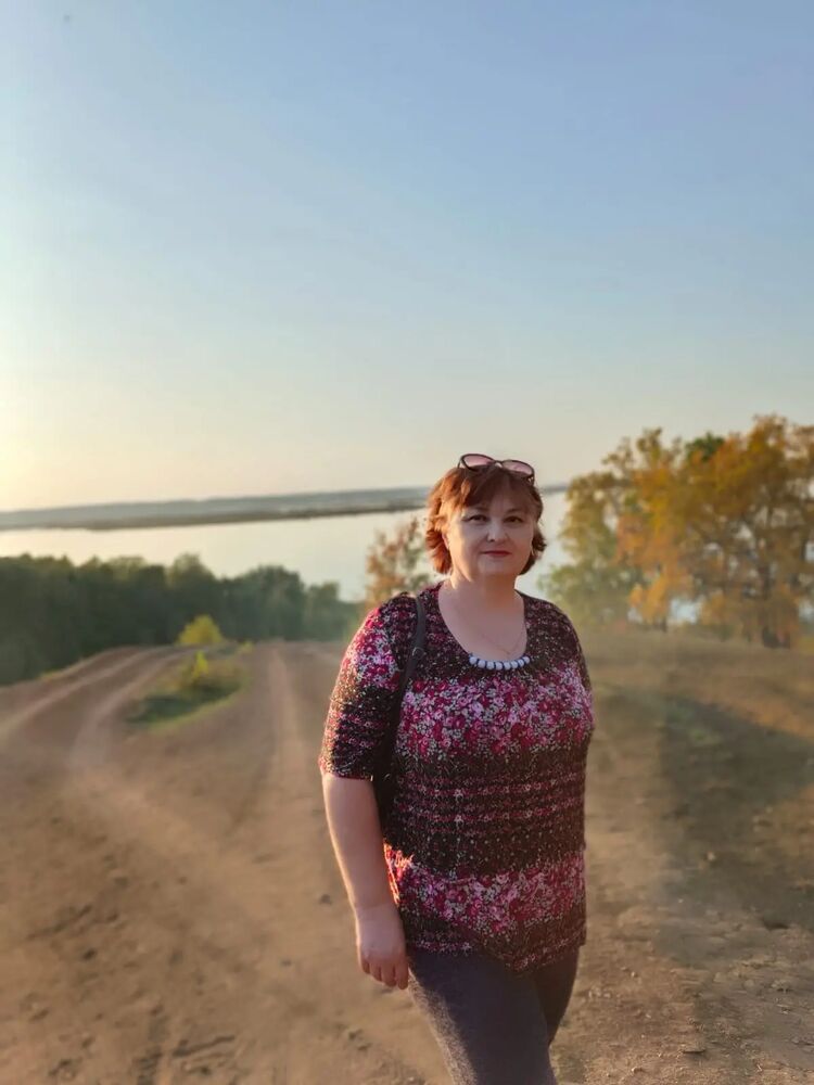  47618422  Elena, 64 ,    