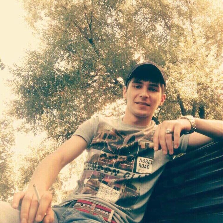  ,   Artur, 32 ,   ,   , c 