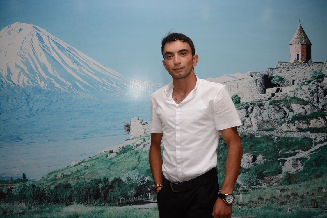  ,   Hovik, 33 ,   ,   , c 