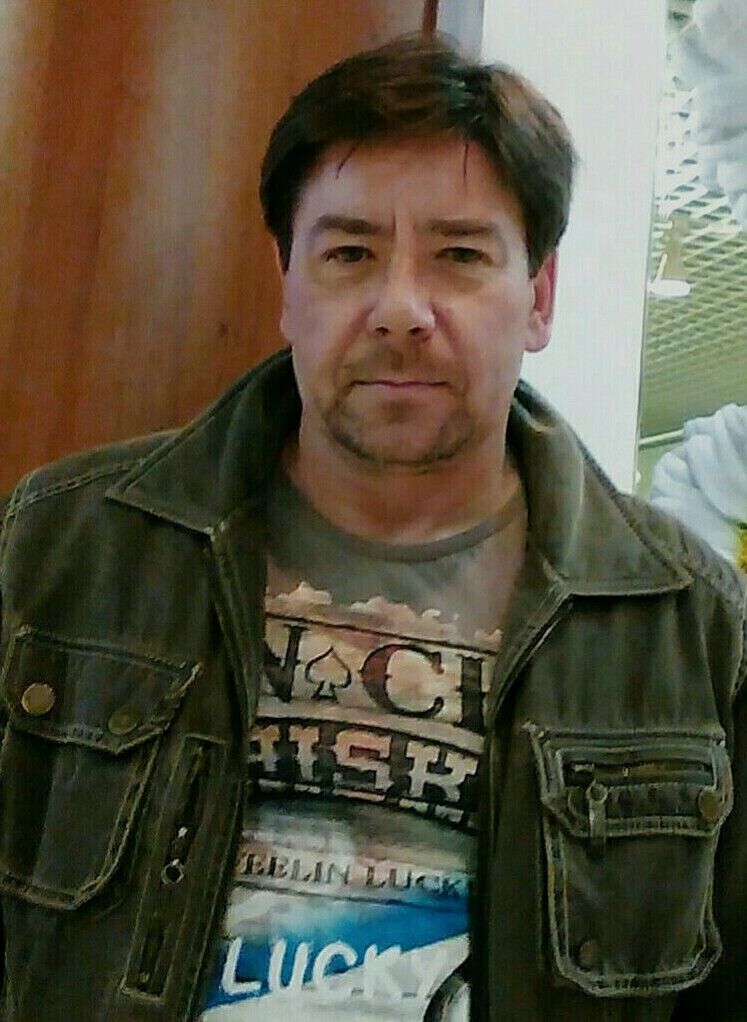  53161972  , 48 ,    --