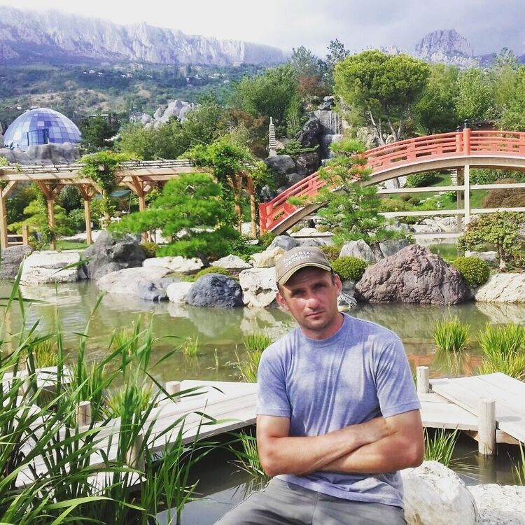  20066482  Yurik, 40 ,    