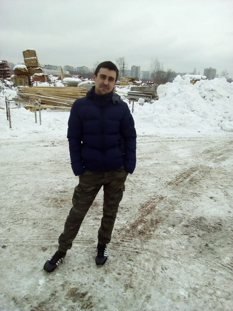  8979832  Vladimir, 33 ,    