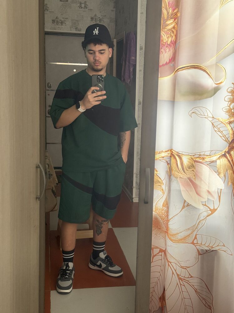  44863112  Jonathan, 24 ,    