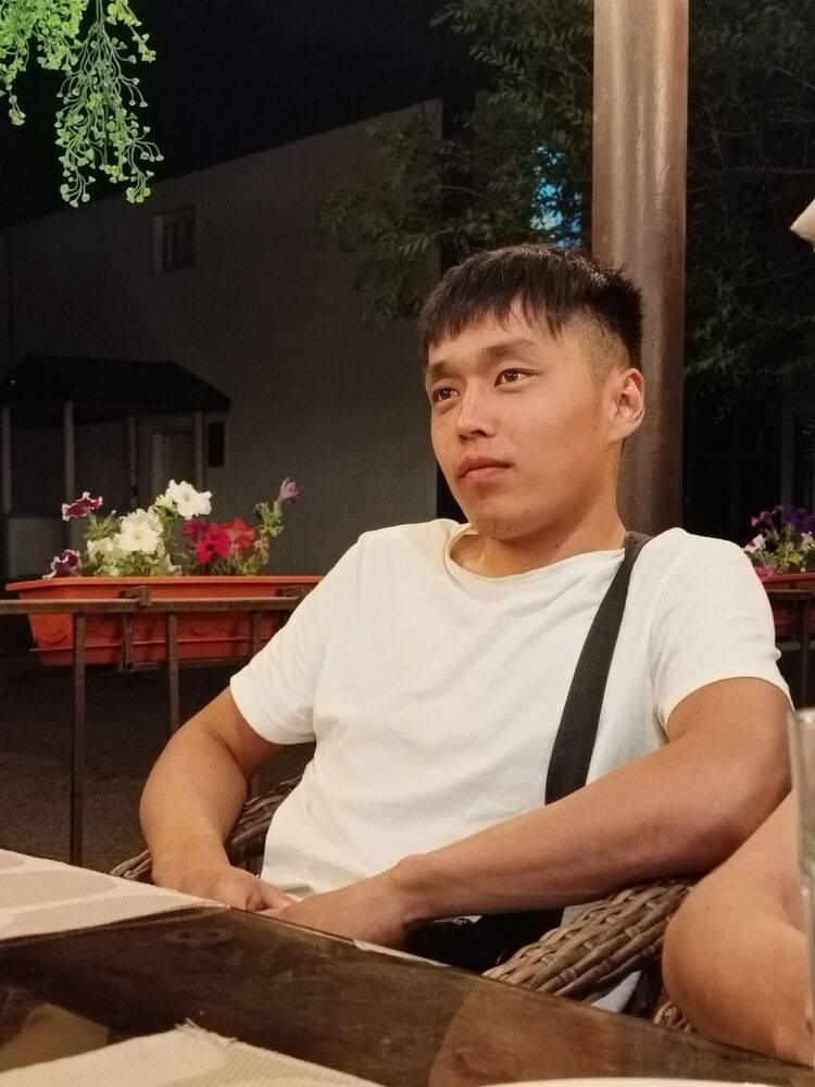  54052972  Nursultan, 25 ,    