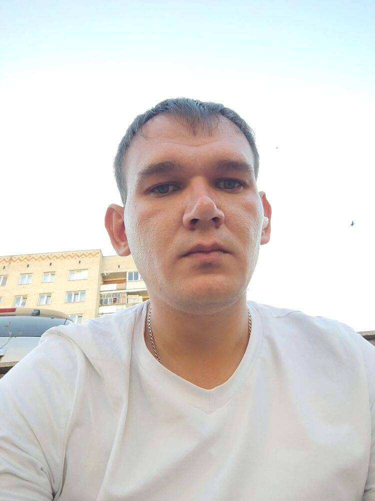  48925302  Alexander, 30 ,    