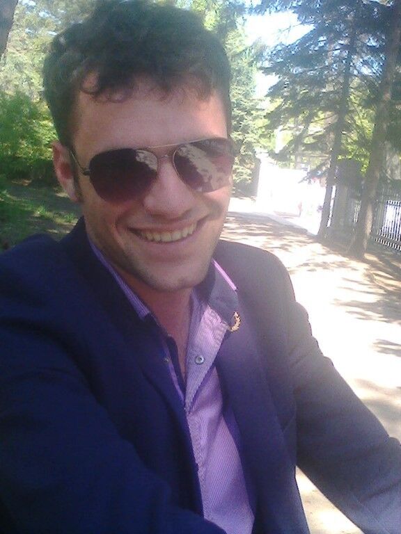  8474452  Viktor, 34 ,    