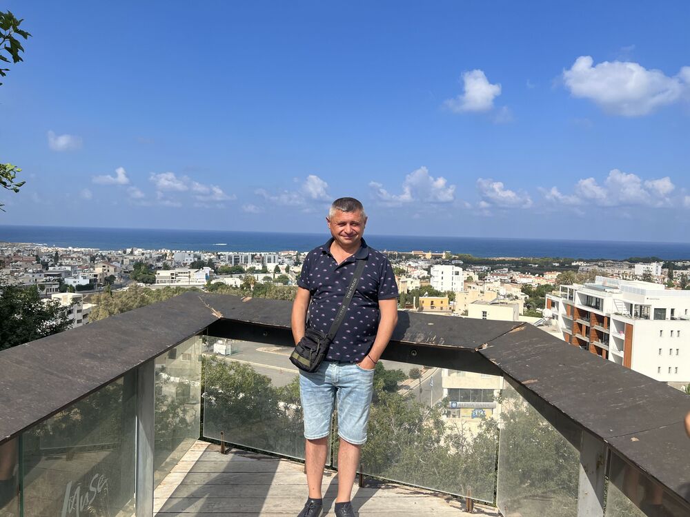  43679722  Konstantin, 50 ,    