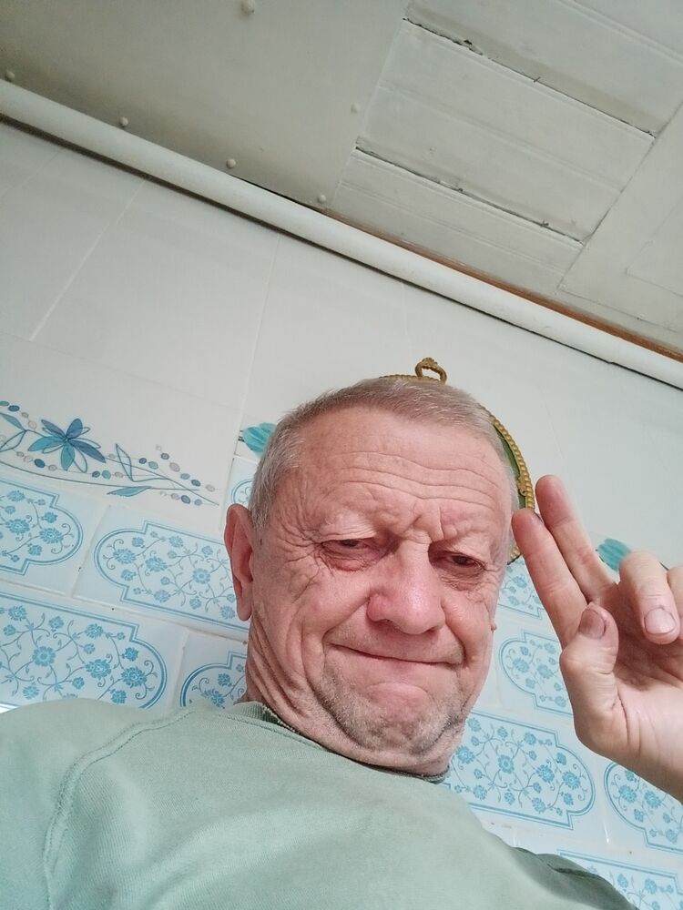  41527362  Valery, 71 ,    