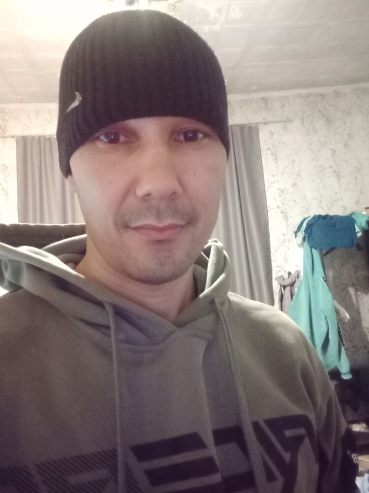  49620212  Petr, 38 ,    