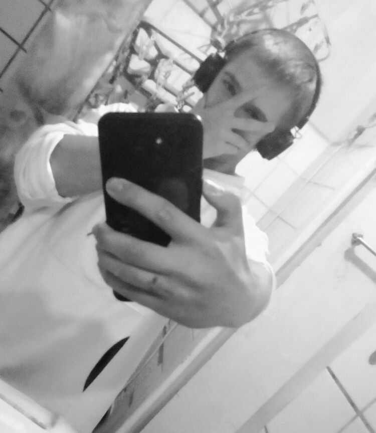  44683582  DANIA, 20 ,    