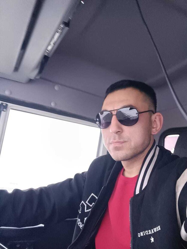  39820552  Gaziz, 37 ,    