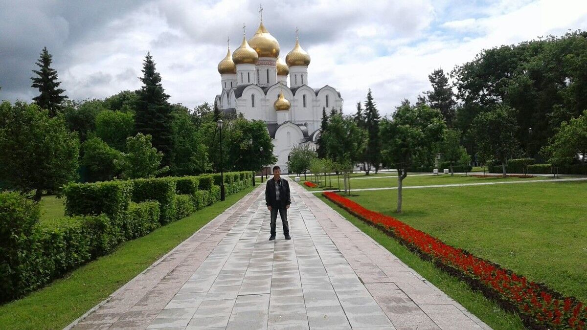  18774542  Konstantin, 54 ,    