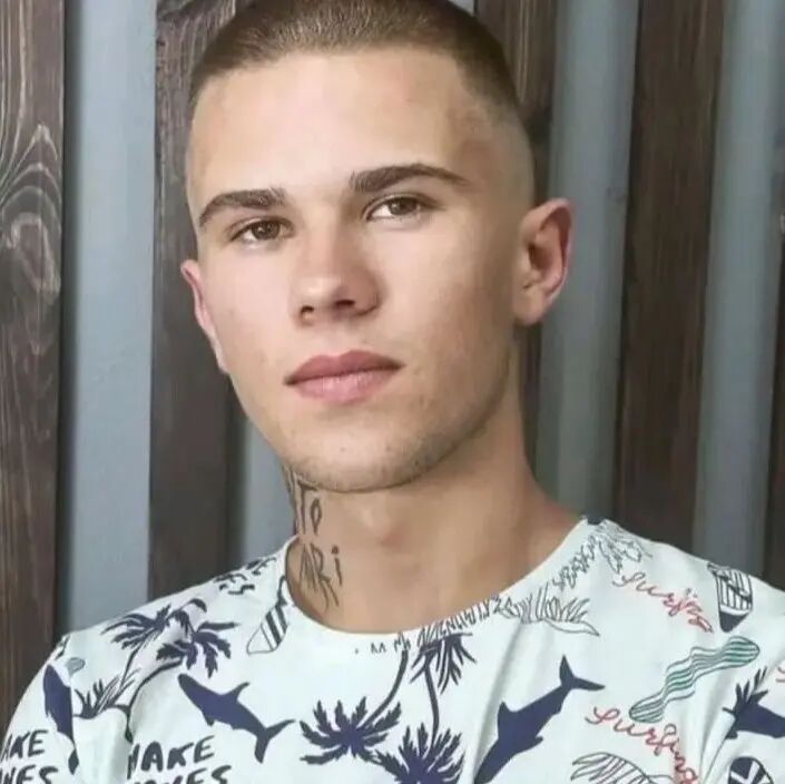  53361882  Vlad, 20 ,    