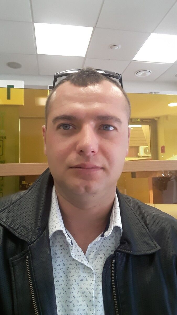  18043962  Stanislav, 40 ,    