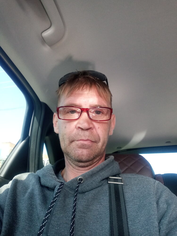  37906172  Konstantin, 46 ,    