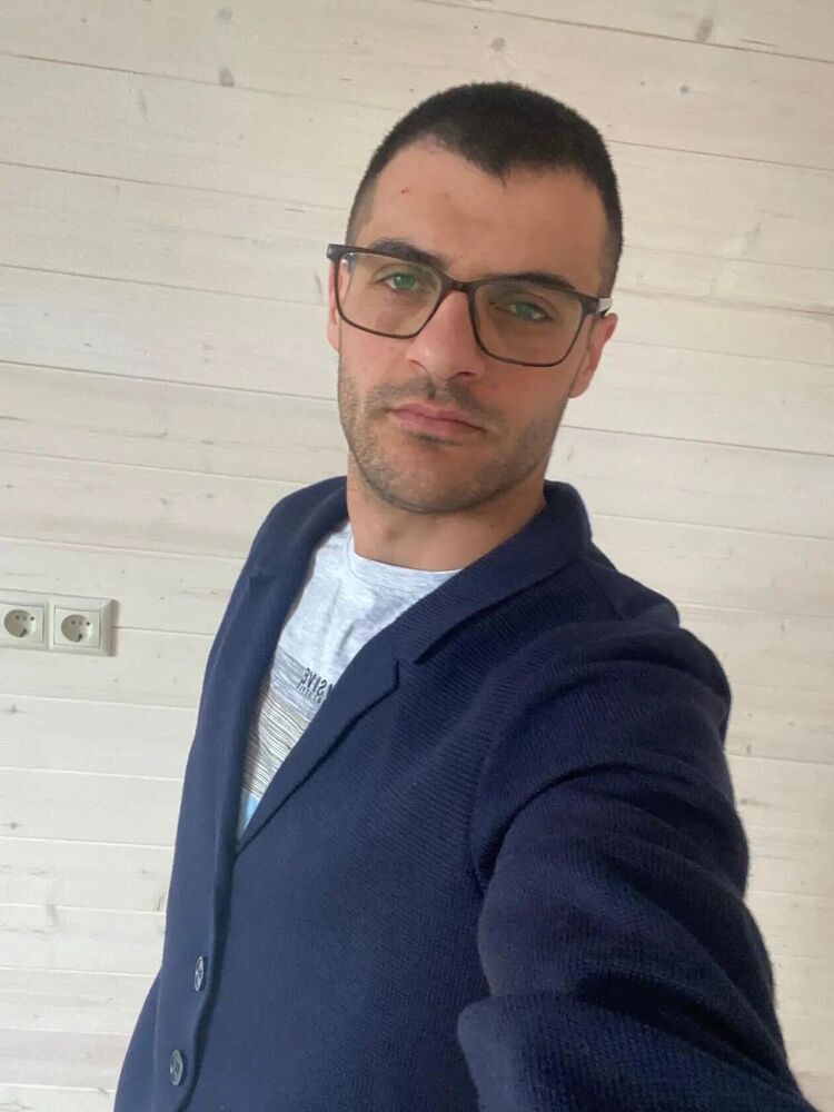  46074592  , 33 ,    