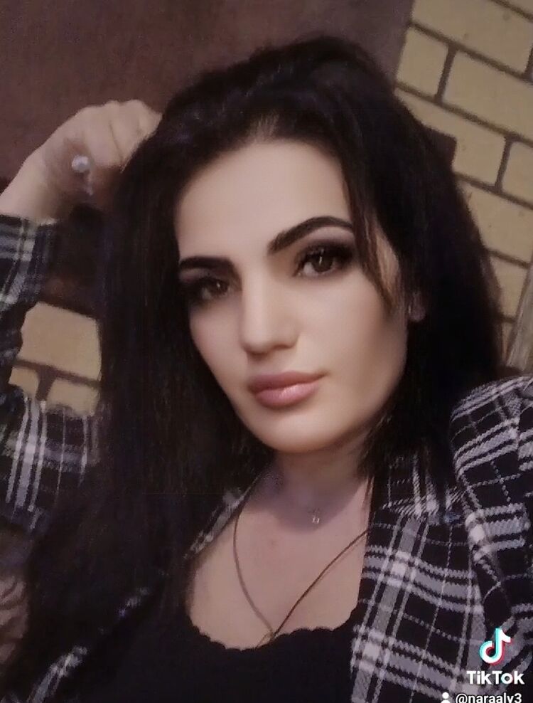  51700252  Narine, 41 ,    