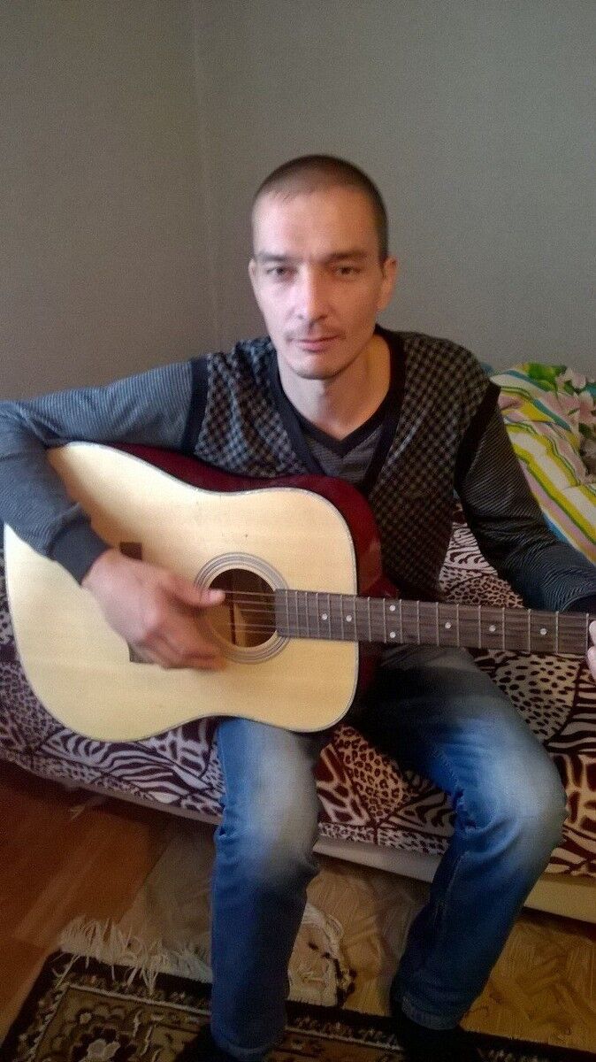  9908782  Sergei, 40 ,    