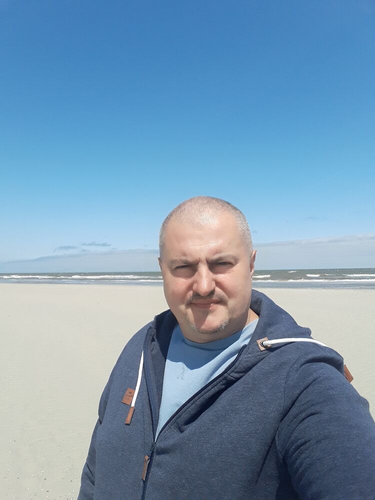  35304082  Vladimir, 51 ,    