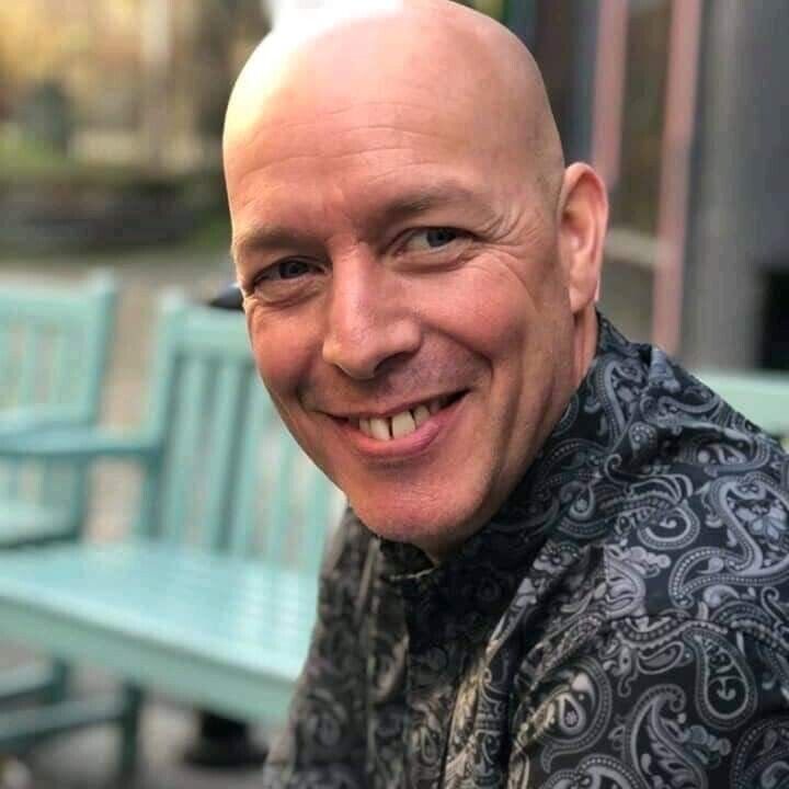  21950972  Damian, 54 ,    