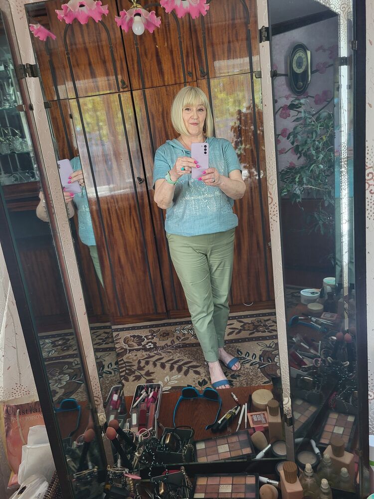  51894422  Nina, 52 ,    