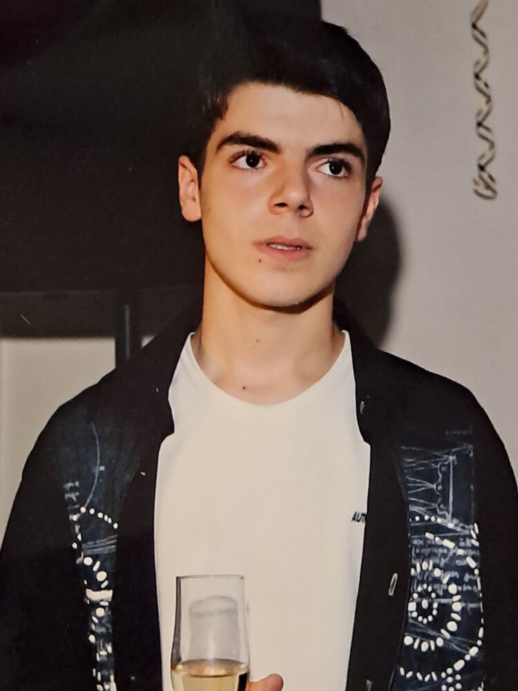  ,   ALEKO, 32 ,     , 