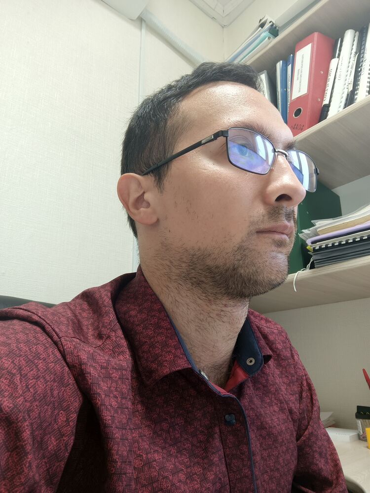  52625562  Viktor, 29 ,    