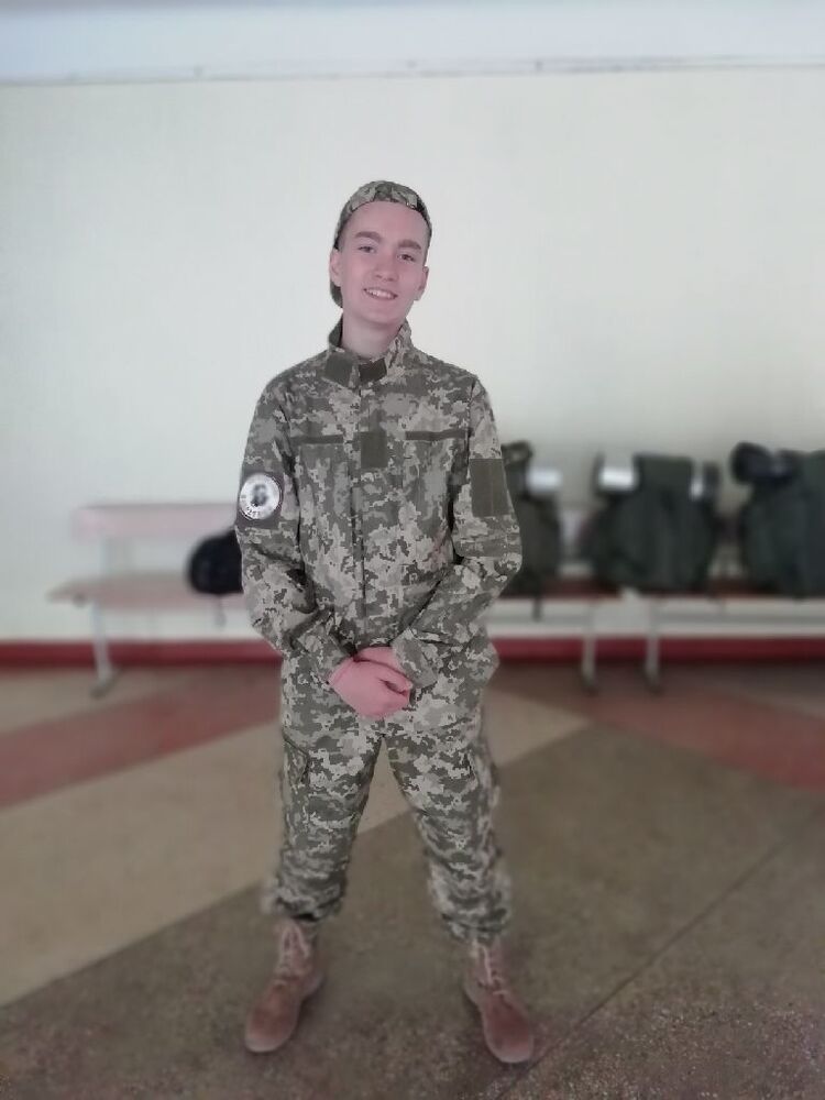  18725322  , 24 ,    