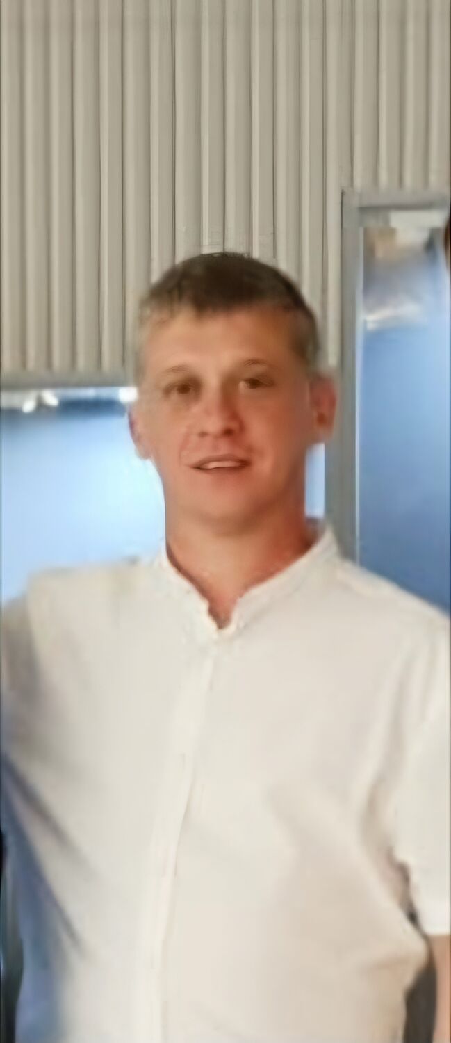  44506102  Pavel, 44 ,    