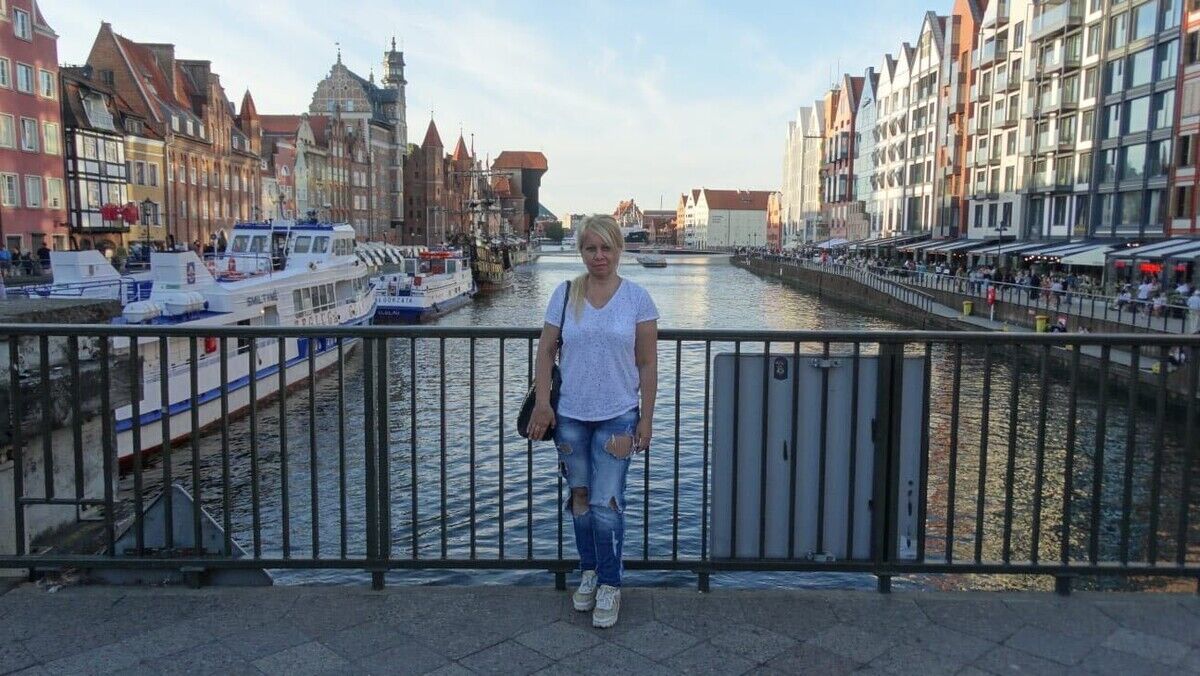  22520482  Ludmila, 52 ,    