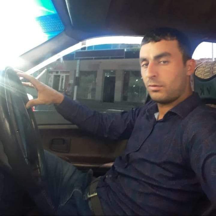 33027512  Artur, 33 ,    