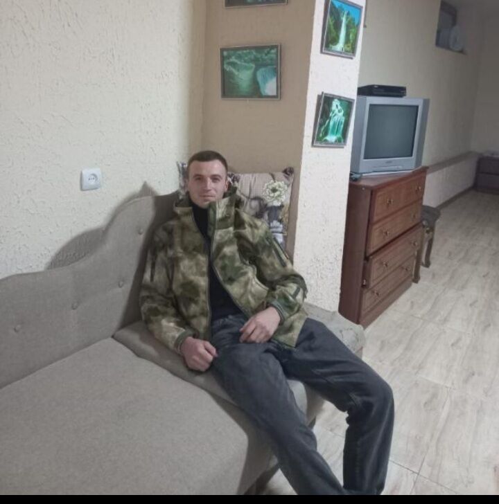  ,   Erik, 24 ,   ,   , c 