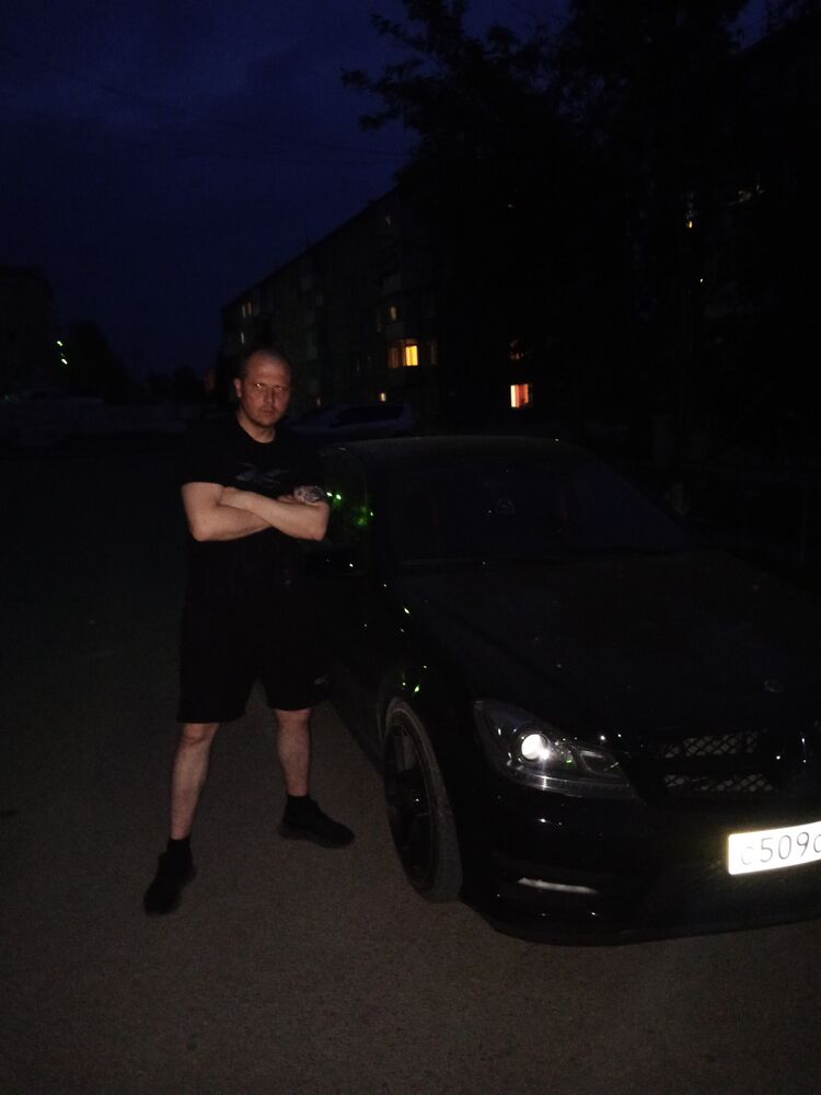  35116862  Pavel, 35 ,    