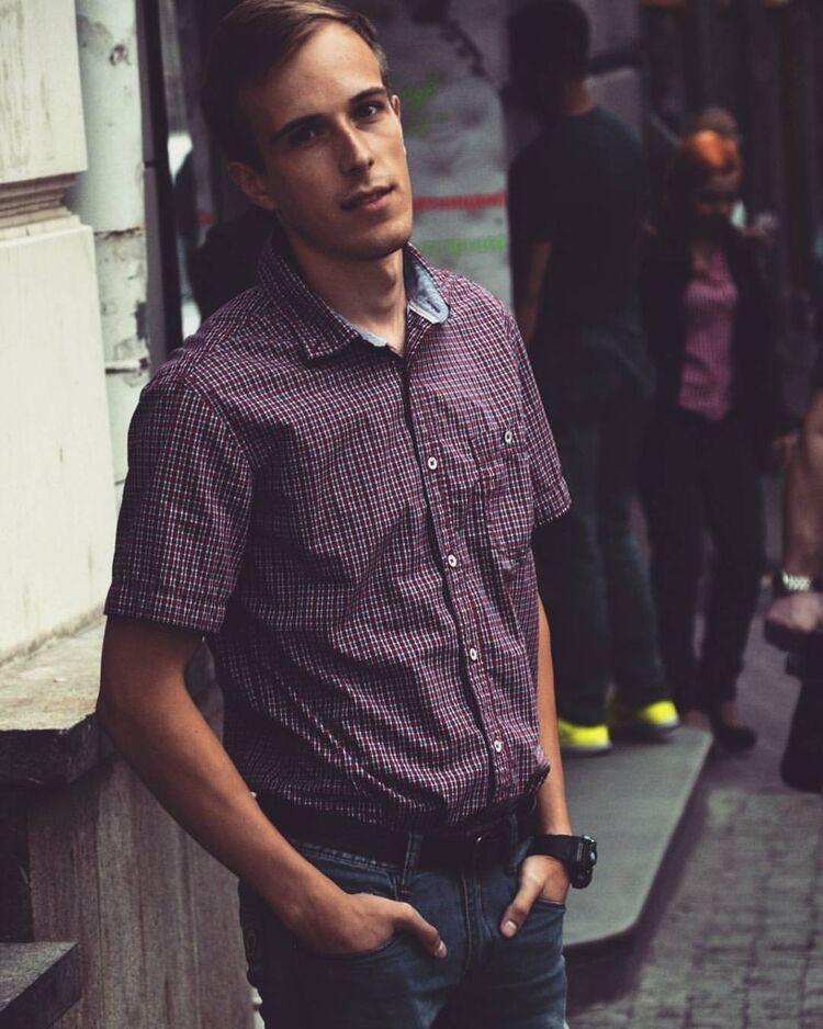  ,   Sasha, 32 ,   