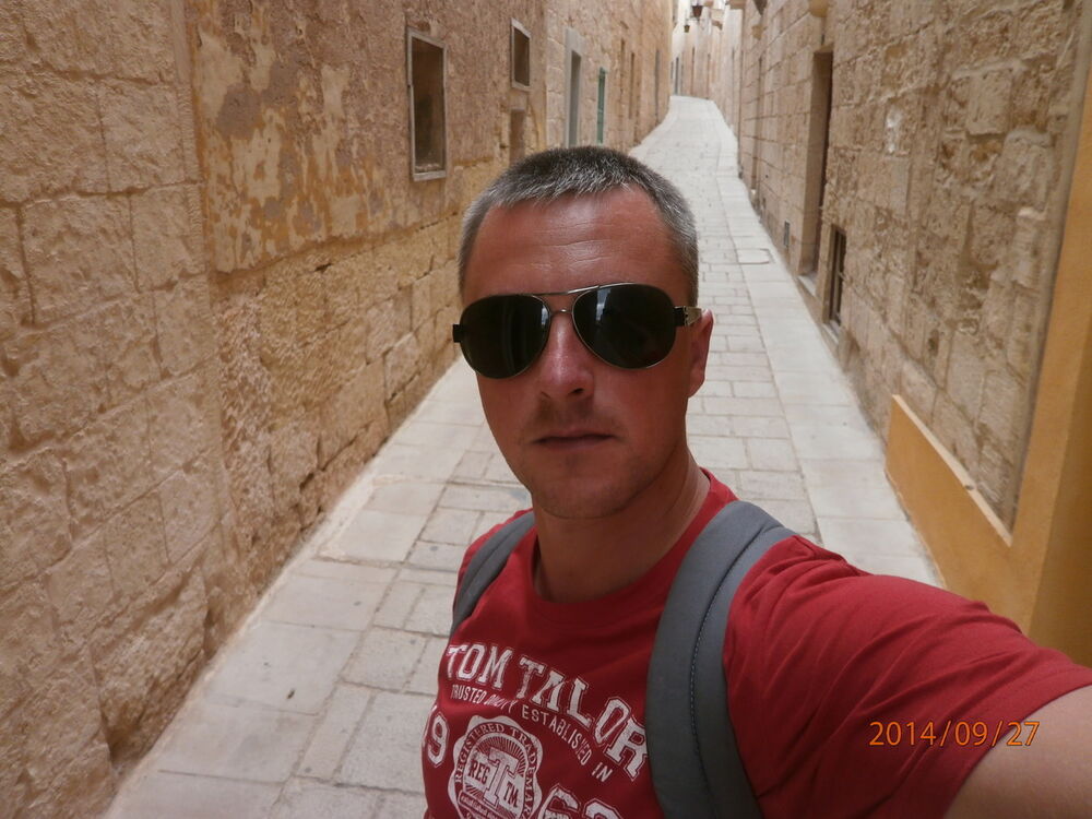  8658692  Vincenzo, 43 ,    