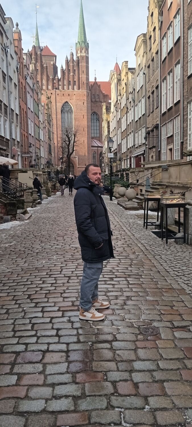  40814662  Andrei, 35 ,    