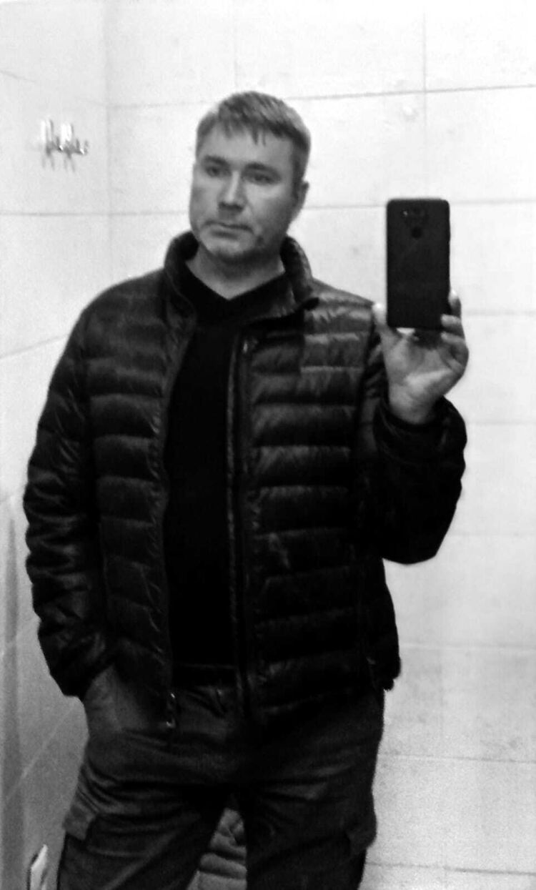  ,   Alex, 42 ,   ,   , c 