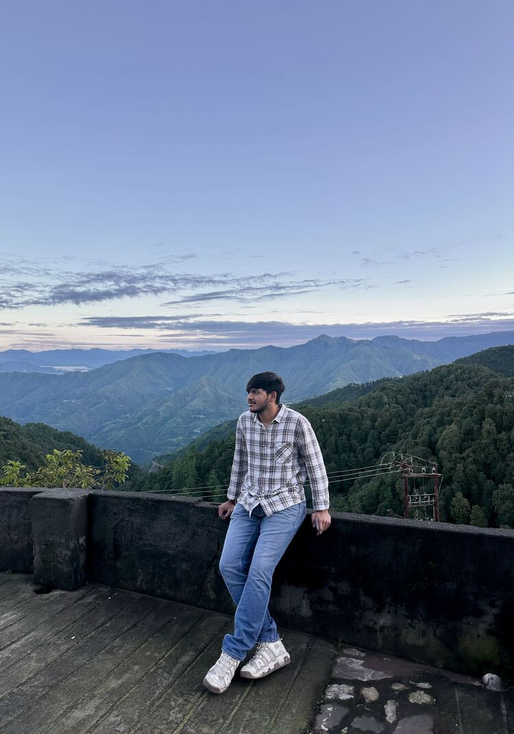  51384142  Dishant, 22 ,    