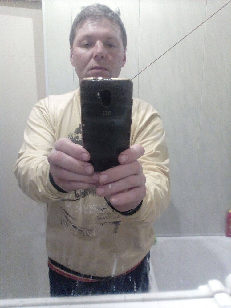  22001082  Viktor, 45 ,    