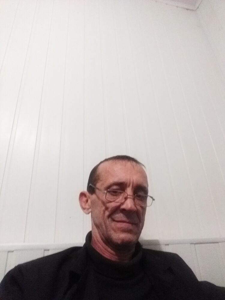  24483682  Viktor, 54 ,    