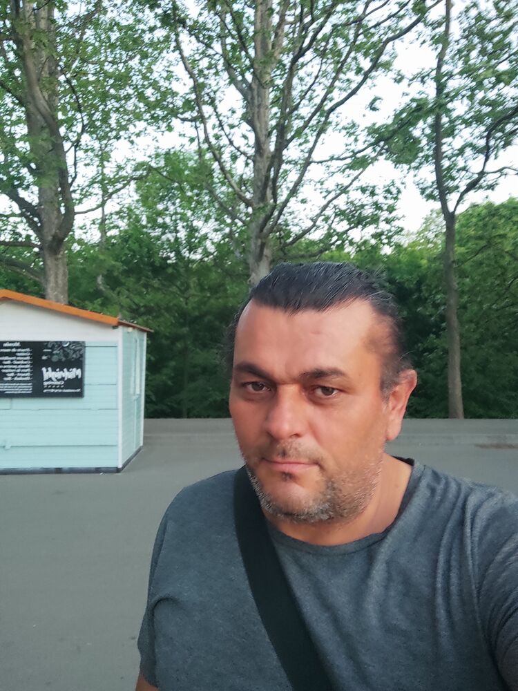  43562592  Turabi, 48 ,    