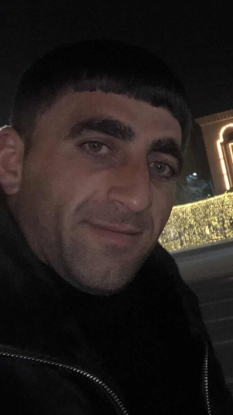  49046372  Arman, 31 ,    