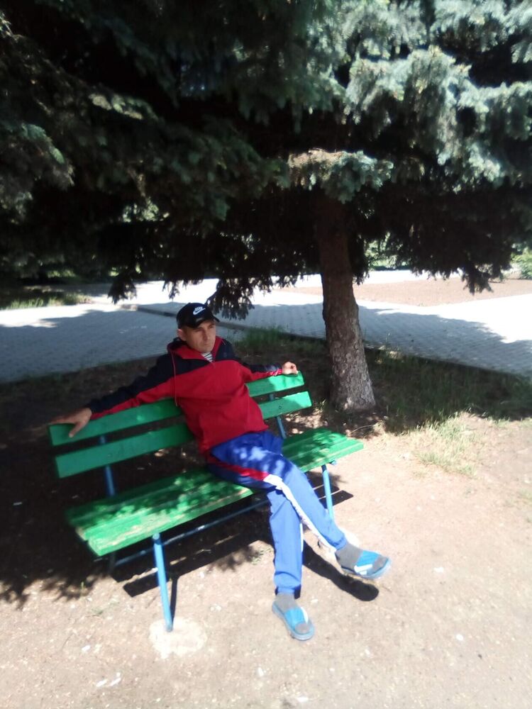  27218322  Dmitrii, 41 ,    