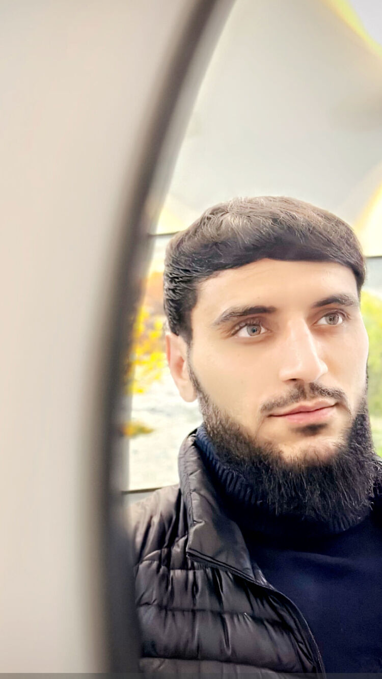  41961292  Artyom, 23 ,    