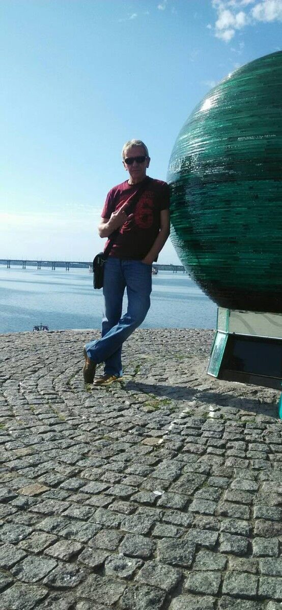  12704092  Viktor, 69 ,    