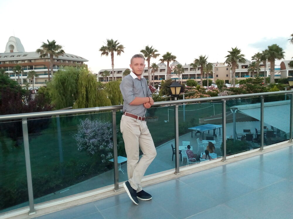  18548062  Matvei, 28 ,    