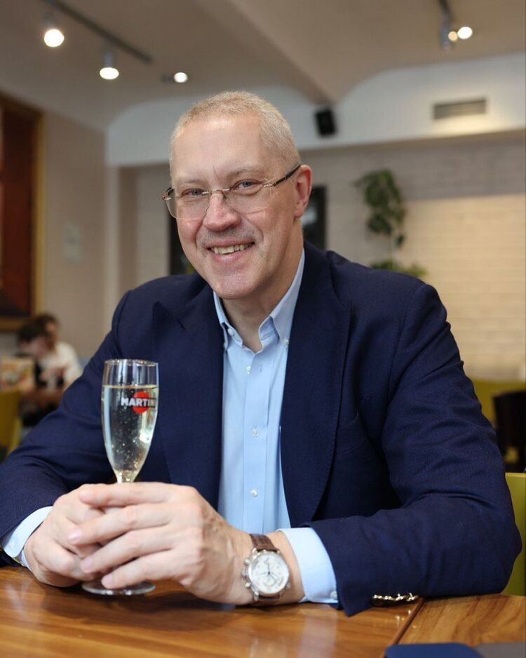  50174072  Viktor, 64 ,    