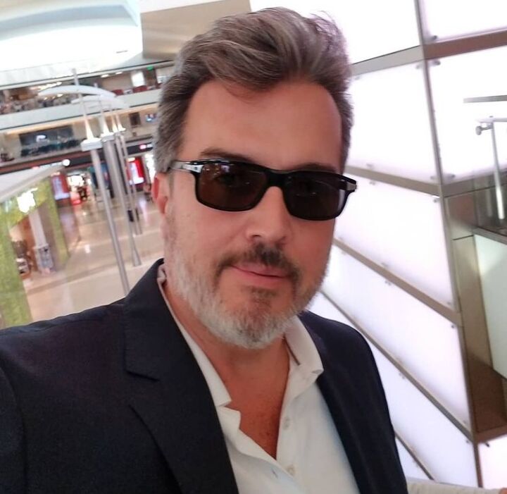  30632102  David hook, 64 ,    