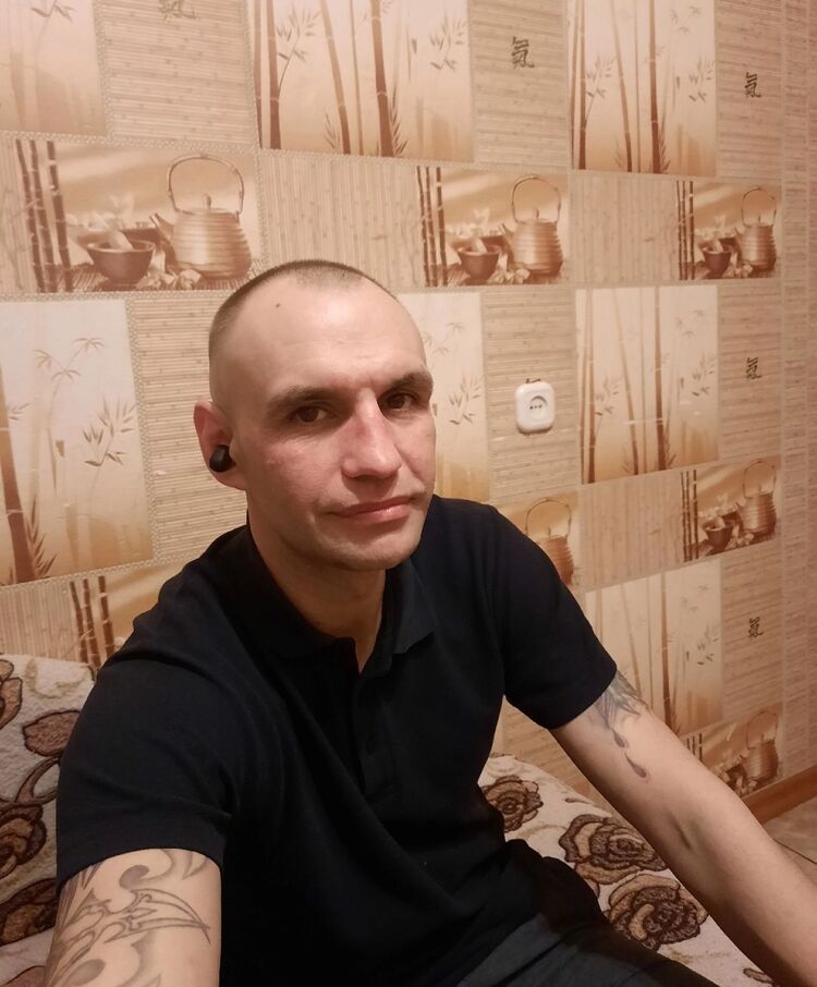  52579532  Alexander, 41 ,    